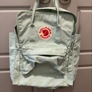 Fjallraven Kånken EVERYDAY OUTDOOR Backpack Bag light green